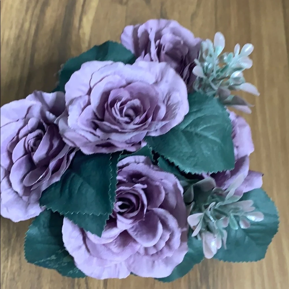Faux purple floral decor‎